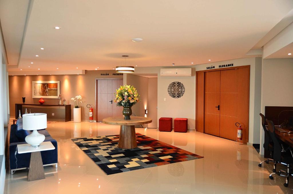 Recepção do Hotel Matão by Mercure com acesso às salas Elegance e Premium